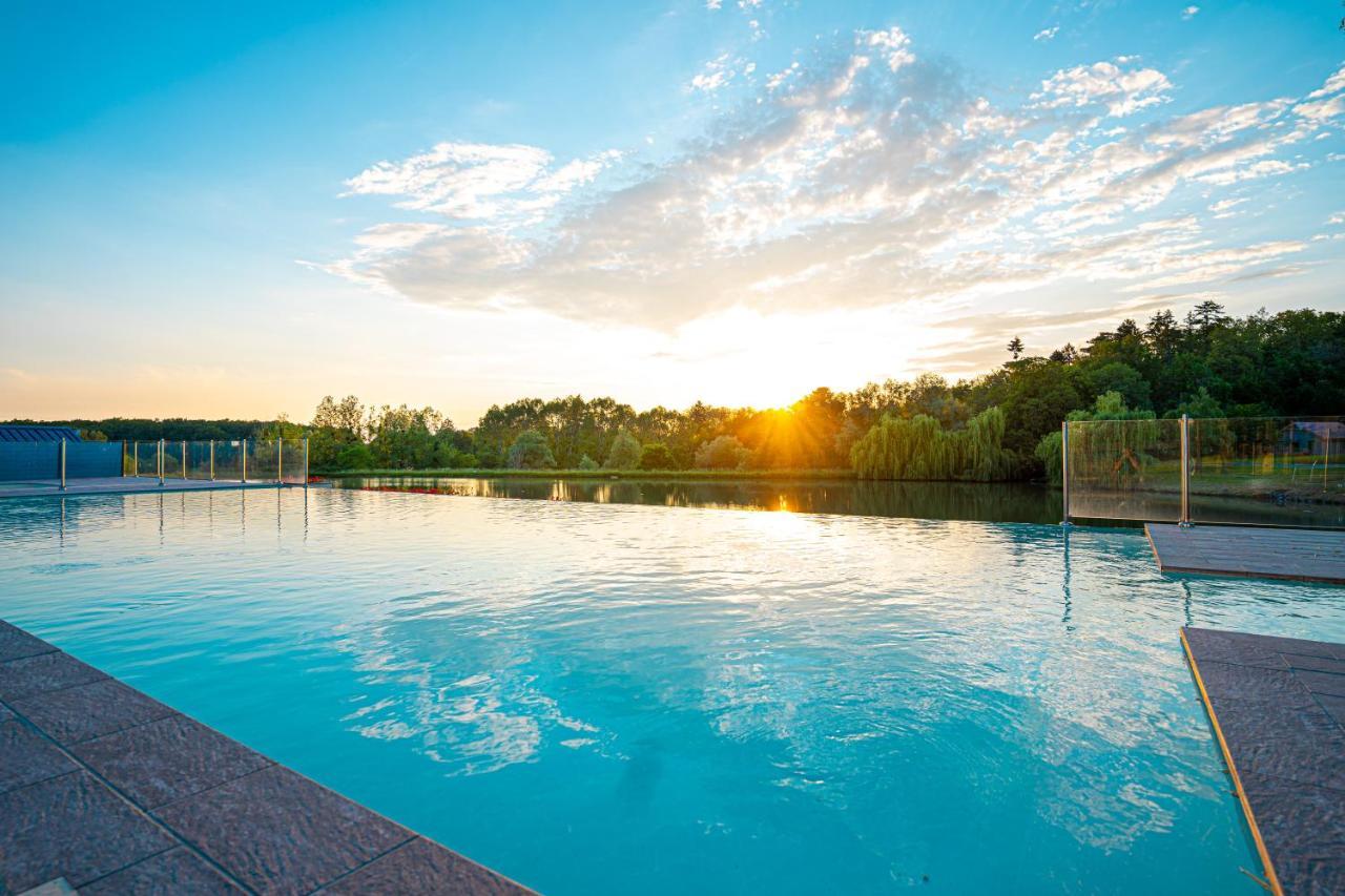 Le Camping Grand Cerf Hotel Gimouille Exterior photo